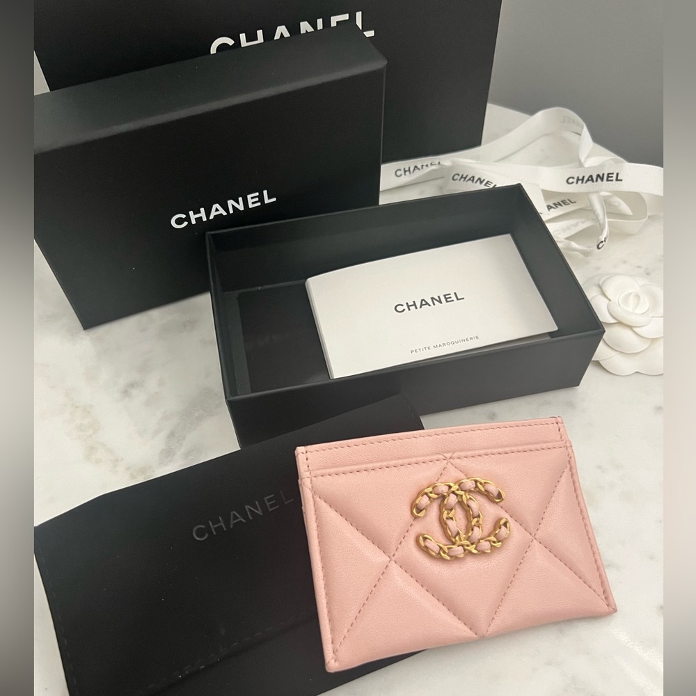 Chanel 19 Card Holder Pink NWT